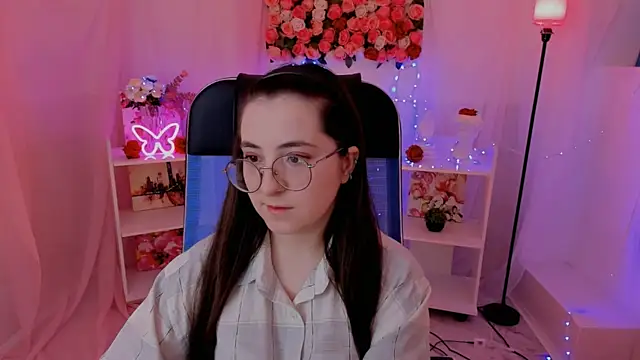 Snapshot of VirtuallVoyant chatting on September 2025 04:36:02 AM VirtuallVoyant online show from September 2025 04:36:02 AM