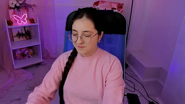 Snapshot of VirtuallVoyant chatting on November 2025 03:49:02 AM VirtuallVoyant online show from November 2025 03:49:02 AM