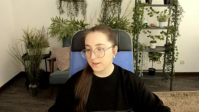 Snapshot of VirtuallVoyant chatting on November 2025 05:10:01 AM VirtuallVoyant online show from November 2025 05:10:01 AM