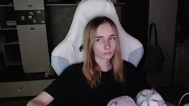 Snapshot of Cutti_Crystal chatting on October 2025 05:21:01 PM Cutti Crystal online show from October 2025 05:21:01 PM