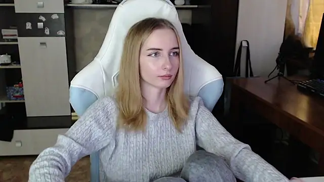 Snapshot of Cutti_Crystal chatting on October 2025 08:46:02 AM Cutti Crystal online show from October 2025 08:46:02 AM