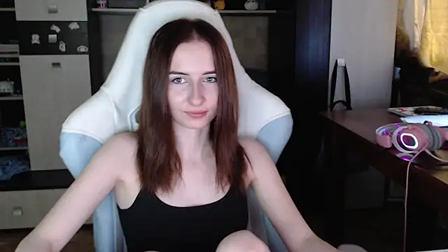 Snapshot of Cutti_Crystal chatting on October 2025 09:45:01 AM Cutti Crystal online show from October 2025 09:45:01 AM