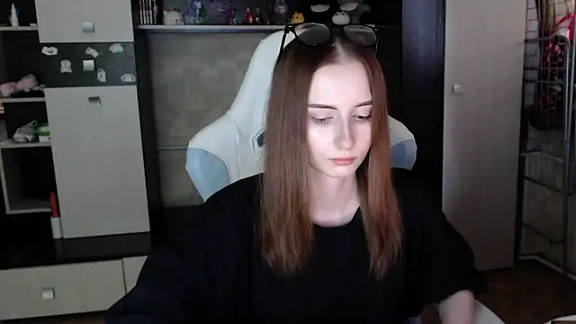 Snapshot of Cutti_Crystal chatting on November 2025 02:44:01 AM Cutti Crystal online show from November 2025 02:44:01 AM