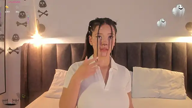 Sophie Smith19  online show from October 2025 01:45:02 PM