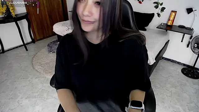 Mia 1120 online show from November 2025 03:55:02 PM