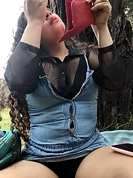 Snapshot of Yaya_watson chatting on November 2025 08:29:01 PM Yaya watson online show from November 2025 08:29:01 PM