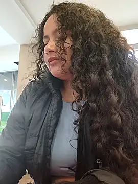 Snapshot of Yaya_watson chatting on November 2025 07:35:01 PM Yaya watson online show from November 2025 07:35:01 PM