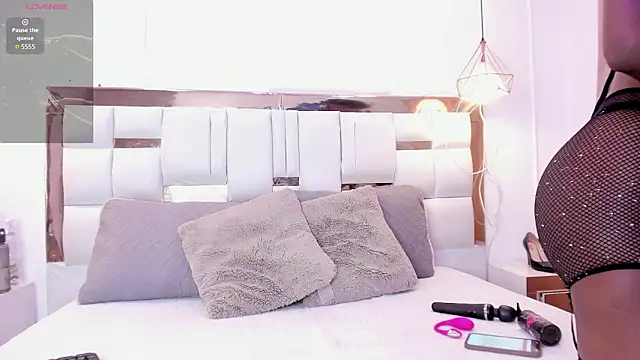 Skylar Smith  online show from March 2026 12:33:01 PM