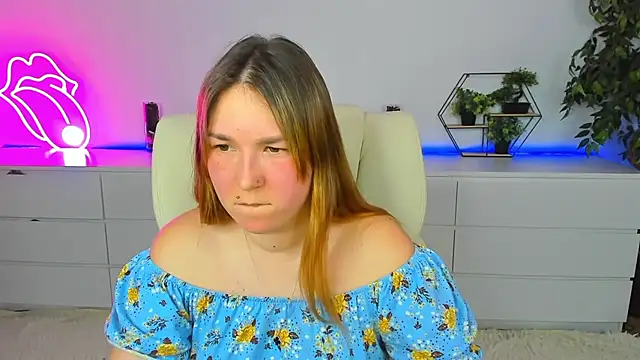 Snapshot of Sofii_darling chatting on February 2026 05:00:02 PM Sofii darling online show from February 2026 05:00:02 PM