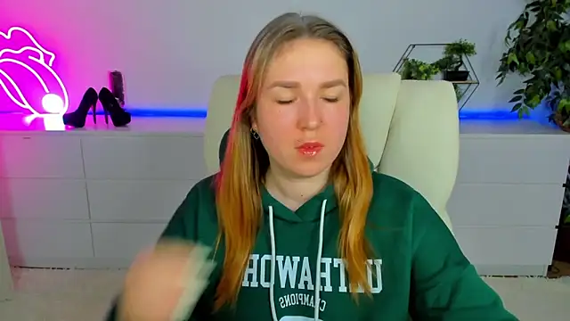 Snapshot of Sofii_darling chatting on February 2026 05:42:02 PM Sofii darling online show from February 2026 05:42:02 PM