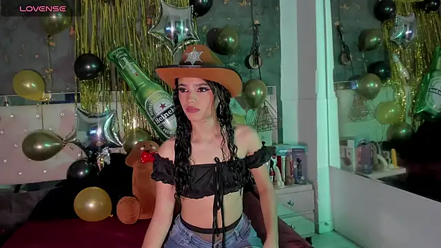 Viiolettlopez online show from October 2025 12:56:02 PM