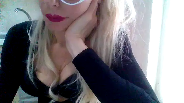 Snapshot of Kelly80 chatting on April 2026 03:35:01 PM Kelly80 online show from April 2026 03:35:01 PM
