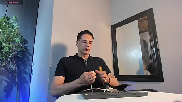 Snapshot of Dustin_Sonne chatting on July 2026 03:42:01 AM Dustin Sonne online show from July 2026 03:42:01 AM