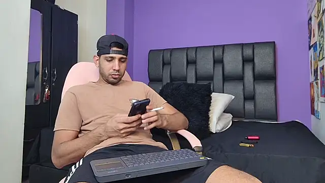 ashtoncooperr online show from September 2025 06:35:01 PM