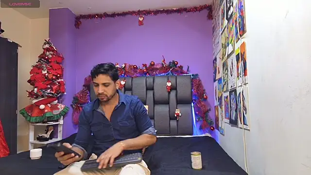 Snapshot of ashtoncooperr chatting on December 2025 06:50:01 PM ashtoncooperr online show from December 2025 06:50:01 PM