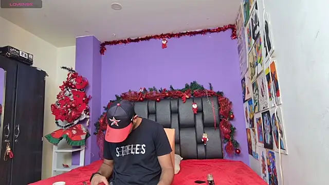 Snapshot of ashtoncooperr chatting on December 2025 06:25:02 PM ashtoncooperr online show from December 2025 06:25:02 PM