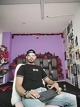 Snapshot of ashtoncooperr chatting on December 2025 04:58:02 PM ashtoncooperr online show from December 2025 04:58:02 PM