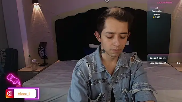 Aleecandrews online show from September 2025 07:14:01 PM