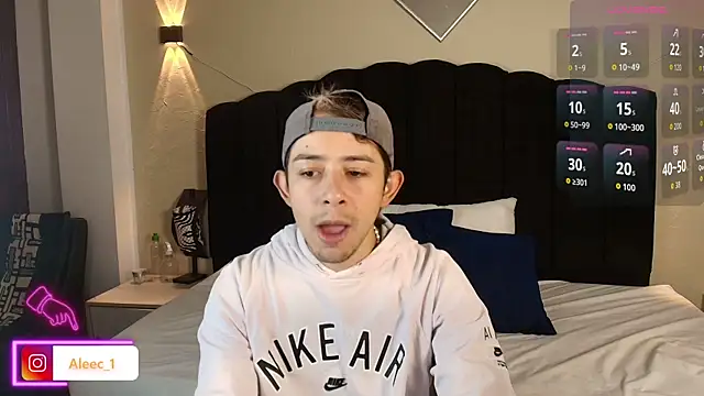 Aleecandrews online show from September 2025 07:14:02 PM