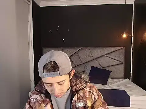 Aleecandrews online show from September 2025 07:49:01 PM