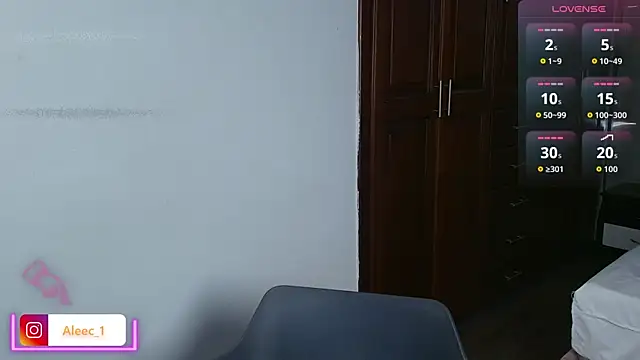 Aleecandrews online show from September 2025 07:16:01 PM