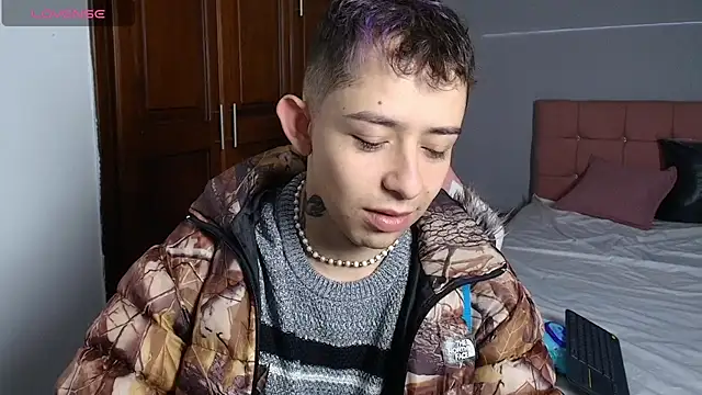 Aleecandrews online show from September 2025 07:41:02 PM