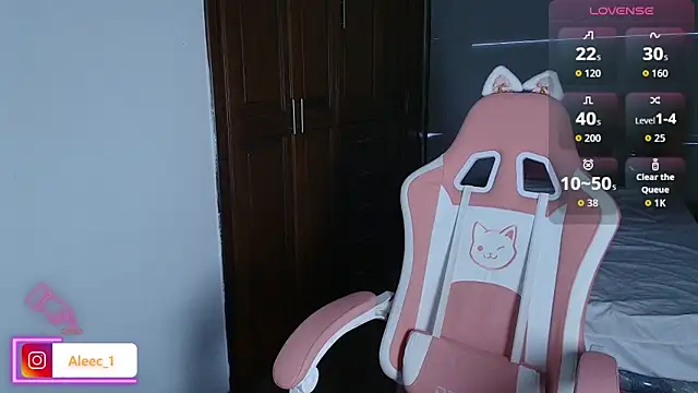 Aleecandrews online show from October 2025 07:34:02 PM