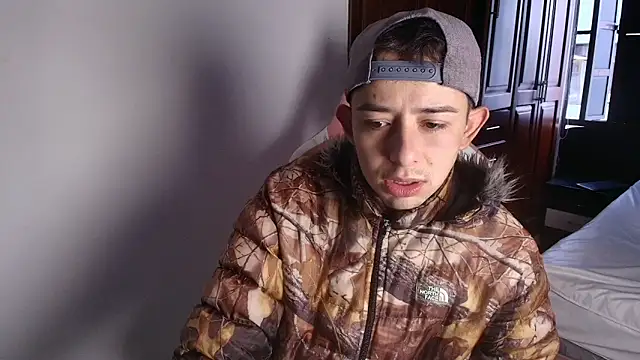 Aleecandrews online show from October 2025 07:34:01 PM