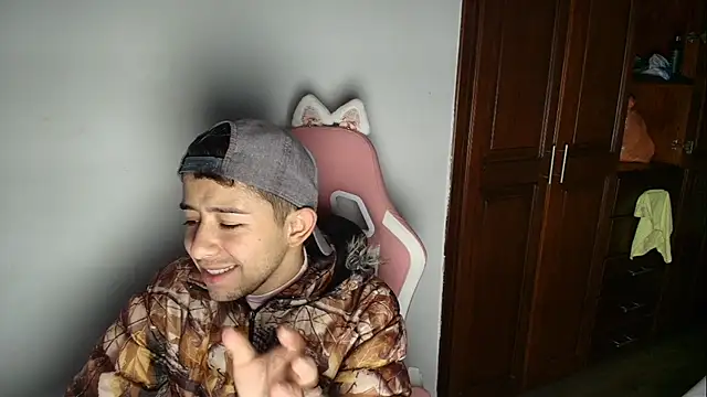 Aleecandrews online show from October 2025 07:36:02 PM