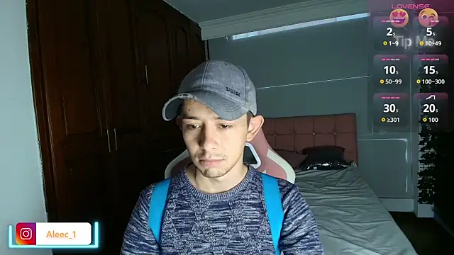 Aleecandrews online show from October 2025 07:07:02 PM