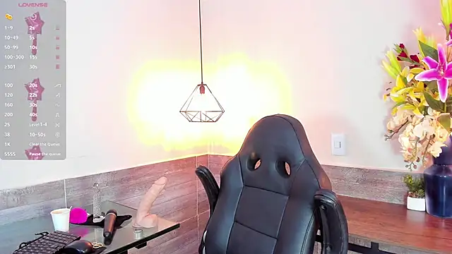 Snapshot of LussieWillow chatting on October 2025 11:39:01 AM LussieWillow online show from October 2025 11:39:01 AM