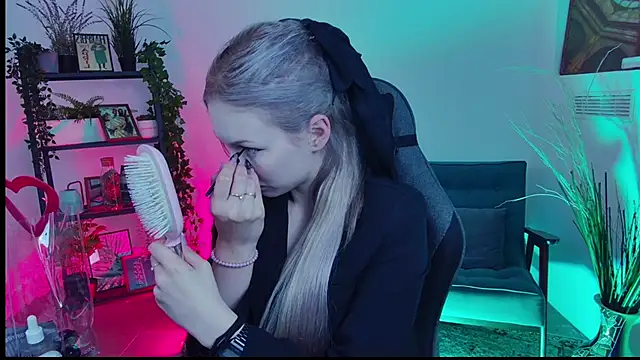 AvaDaviis online show from September 2025 11:02:01 AM