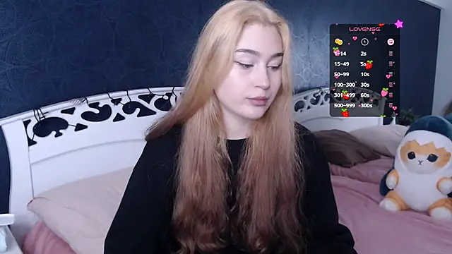 Lili Luuu online show from October 2025 02:45:01 AM