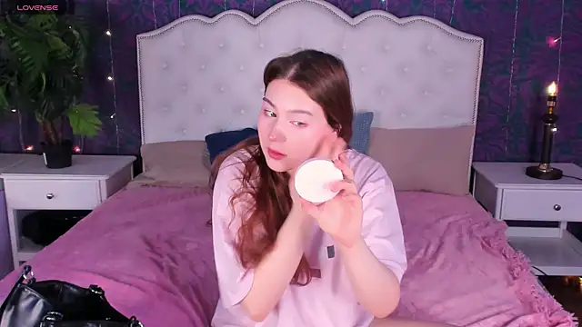 Lili Luuu online show from April 2026 11:57:01 PM