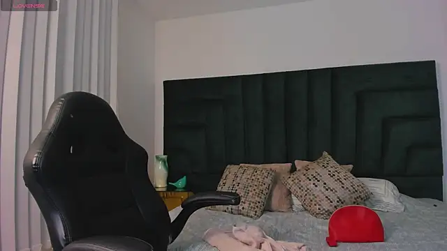 valerieMattson online show from September 2025 05:40:02 PM