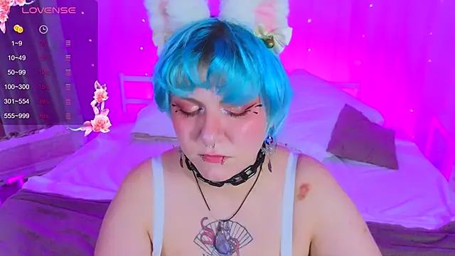 bluelunaray online show from September 2025 10:59:01 AM