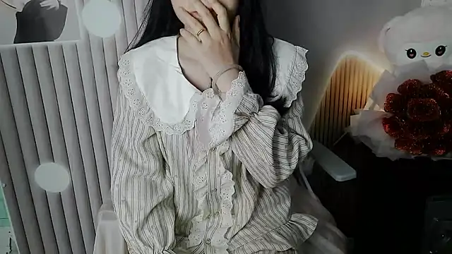 Snapshot of Emachiii chatting on November 2025 02:43:01 AM Emachiii online show from November 2025 02:43:01 AM