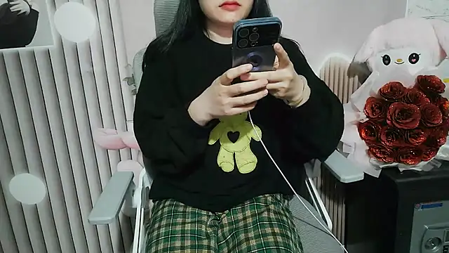 Snapshot of Emachiii chatting on November 2025 01:06:01 AM Emachiii online show from November 2025 01:06:01 AM