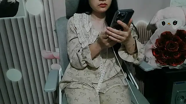 Snapshot of Emachiii chatting on November 2025 01:44:02 PM Emachiii online show from November 2025 01:44:02 PM