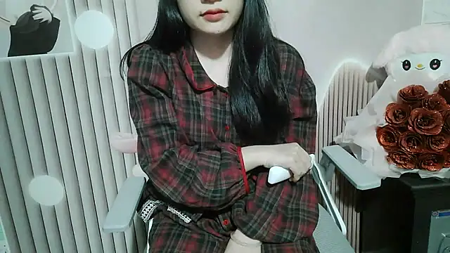 Snapshot of Emachiii chatting on November 2025 12:44:02 AM Emachiii online show from November 2025 12:44:02 AM