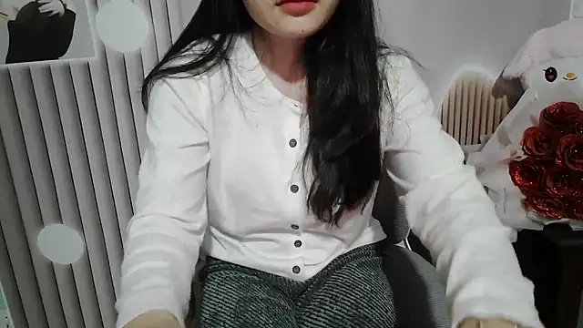 Snapshot of Emachiii chatting on November 2025 12:02:01 AM Emachiii online show from November 2025 12:02:01 AM