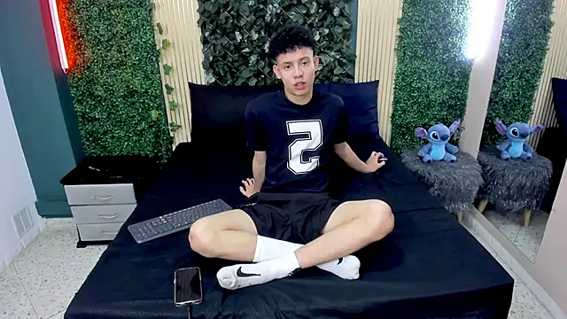 JoseLucian online show from November 2025 08:18:01 PM