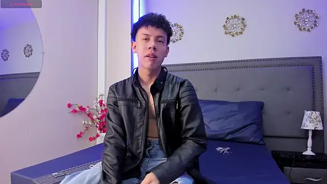 JoseLucian online show from December 2025 07:54:02 PM