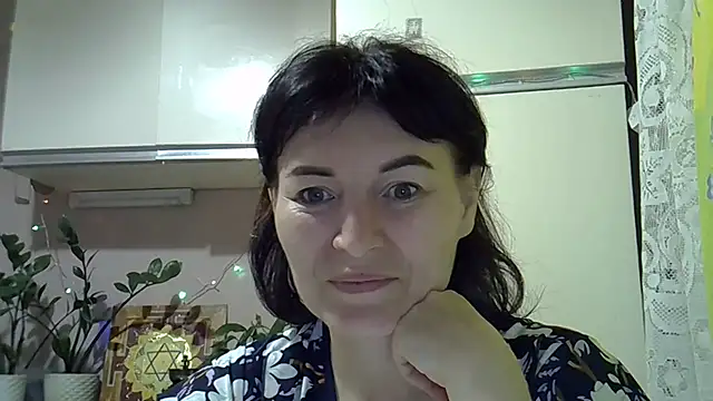 Krystal 82 online show from October 2025 05:42:01 PM