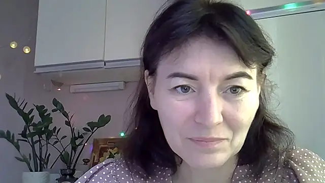 Krystal 82 online show from October 2025 09:20:01 AM