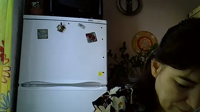 Krystal 82 online show from November 2025 08:47:01 AM