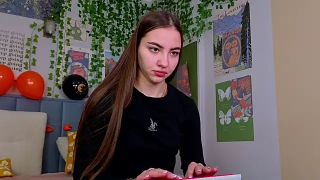 Ashley Pierce online show from October 2025 04:12:02 AM