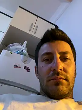 emredenizz07 online show from October 2025 05:10:02 PM