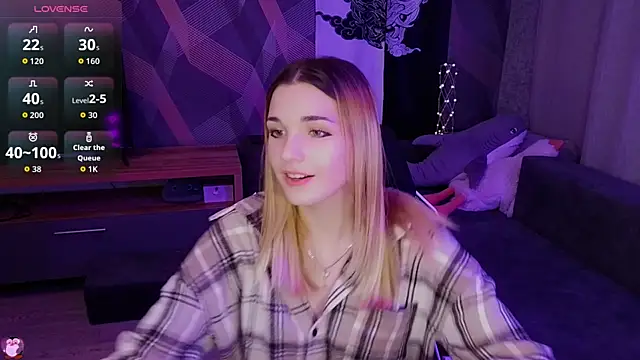 Sandy Belle online show from November 2025 09:41:02 PM