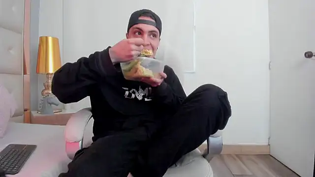 dark sun302 online show from November 2025 08:08:02 PM